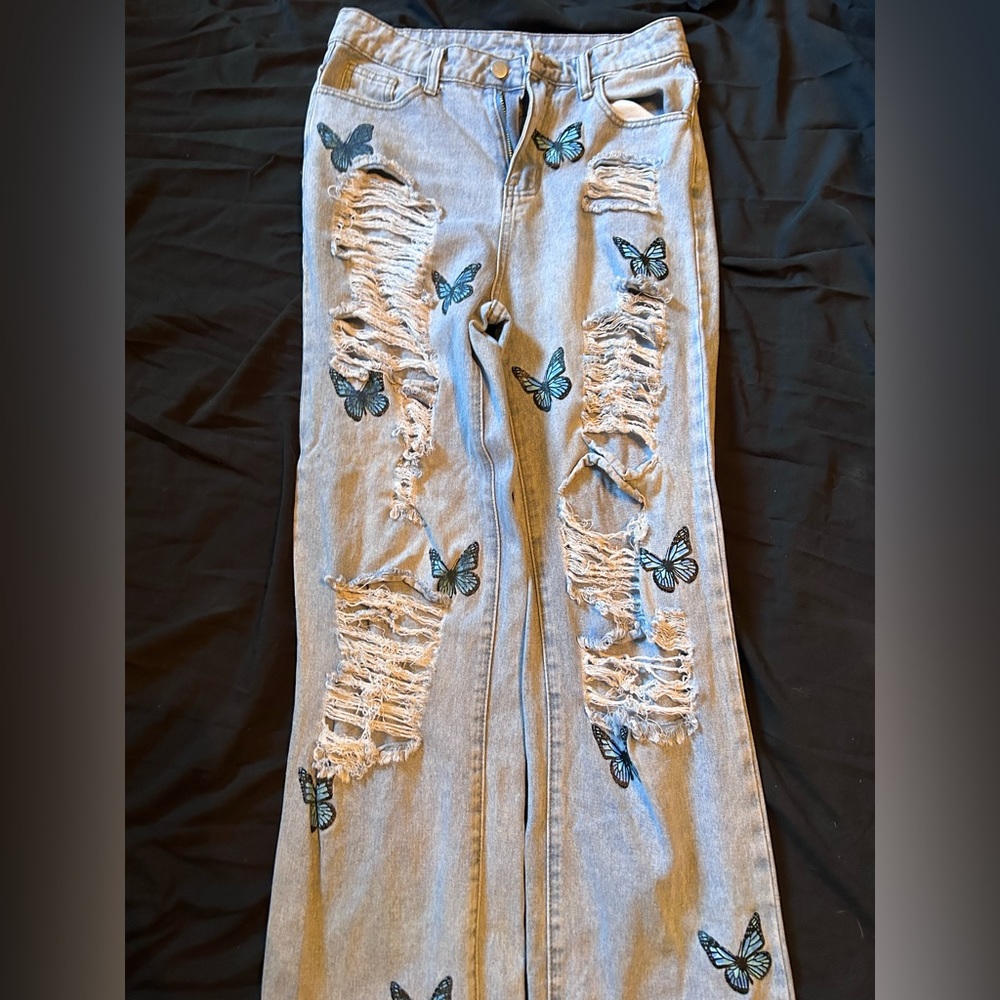 Size small, baggy jeans with rips